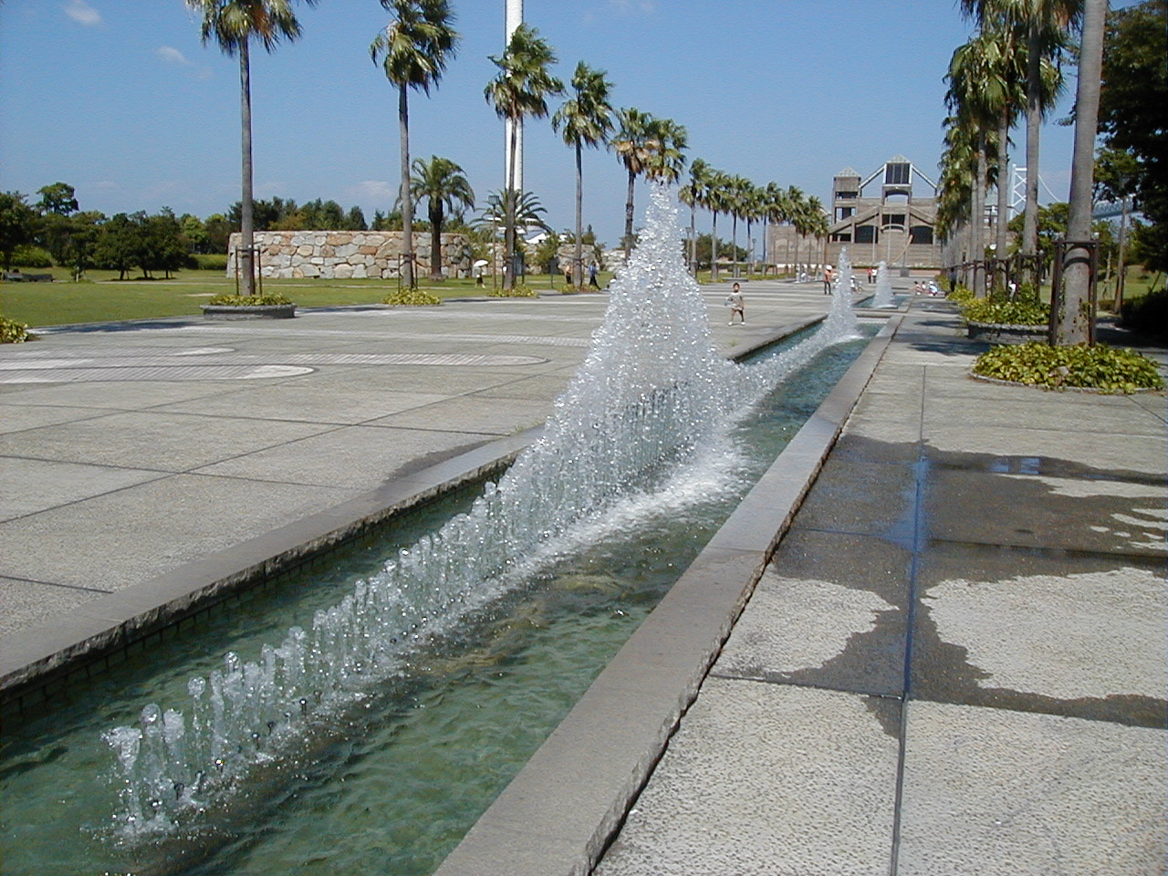 ohashipark2.jpg, 397596 bytes, 9/17/2000