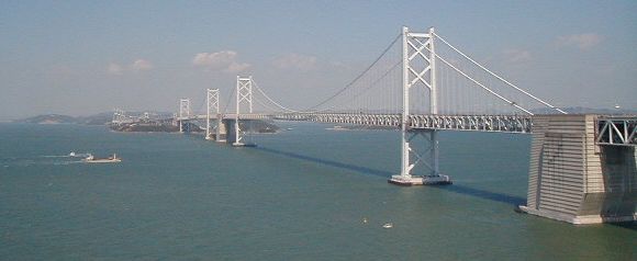 ohashiwithboats.jpg, 19130 bytes, 9/18/2000
