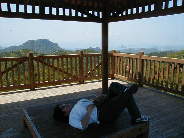 awryugasandynap.jpg, 59577 bytes, 1998/01/01