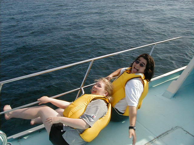 dolphinkimsandy.jpg, 60155 bytes, 1998/01/01
