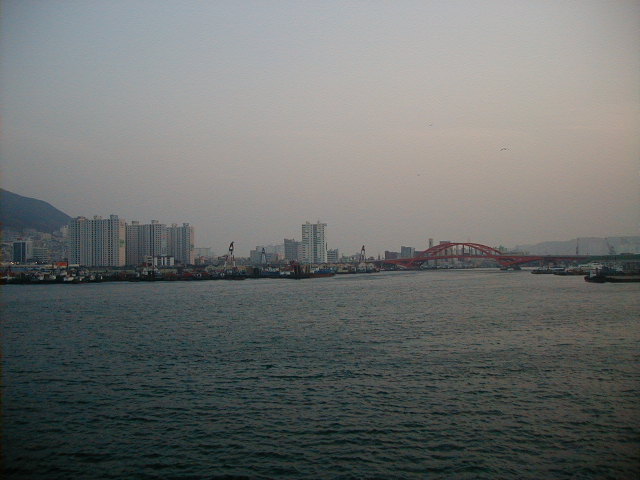 fukuokafromboat.jpg, 60400 bytes, 1/1/1998
