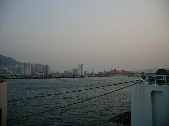 fukuokafromboat3.jpg, 56997 bytes, 1/1/1998