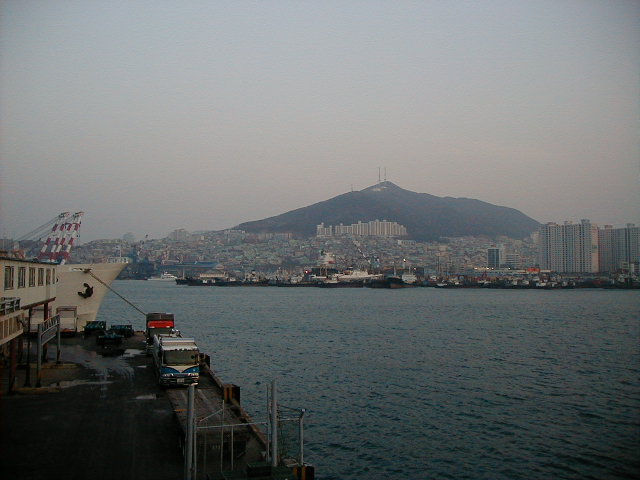 fukuokafromport.jpg, 58338 bytes, 1/1/1998