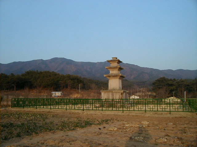 lostpagoda2.jpg, 63643 bytes, 1/1/1998