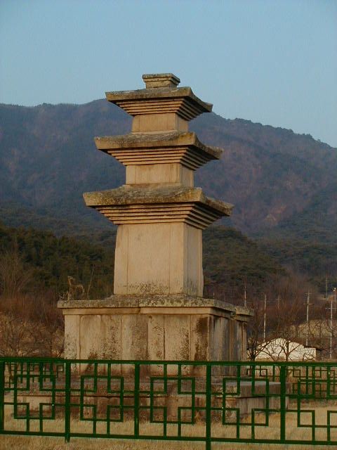 lostpagoda3.jpg, 50343 bytes, 3/29/2001