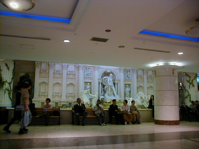 lottefountain.jpg, 60782 bytes, 1/1/1998