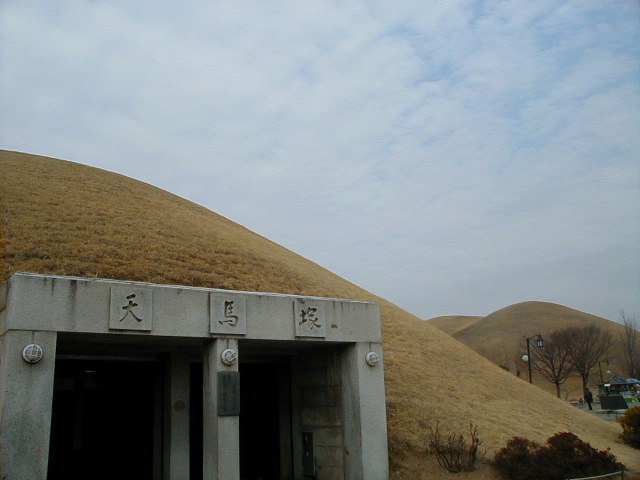 moundentrance.jpg, 59215 bytes, 1/1/1998