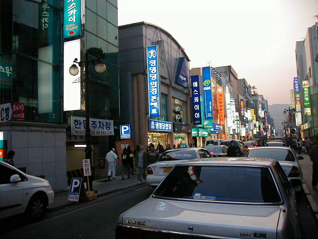 pusanstreet.jpg, 59475 bytes, 1/1/1998