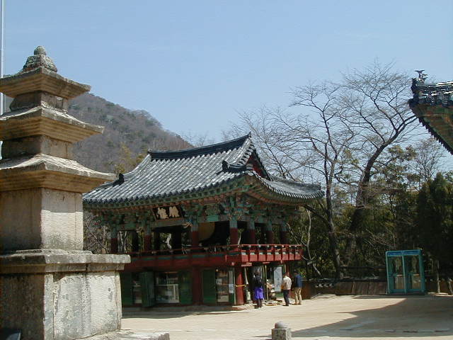pusantemple2.jpg, 59629 bytes, 1/1/1998