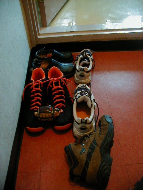 spiffyshoes.jpg, 48878 bytes, 3/29/2001