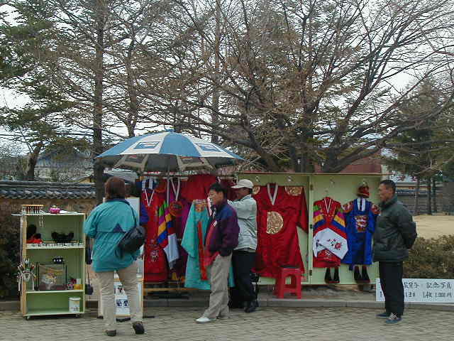 traditionaloutfit.jpg, 63449 bytes, 1/1/1998