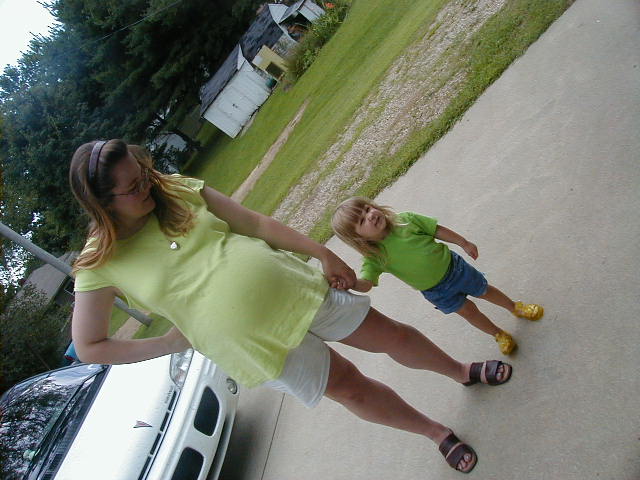 tammyandmegan1.jpg, 61386 bytes, 1/1/1998