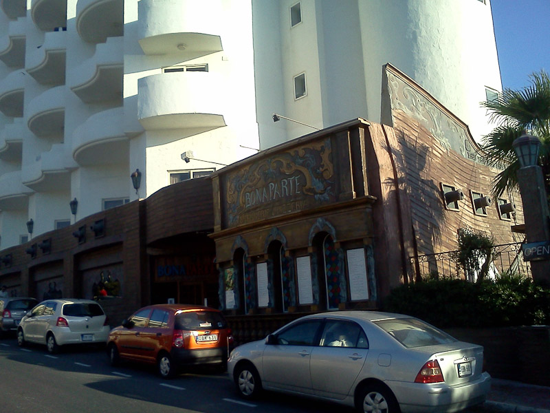 Restaurant with cannons!